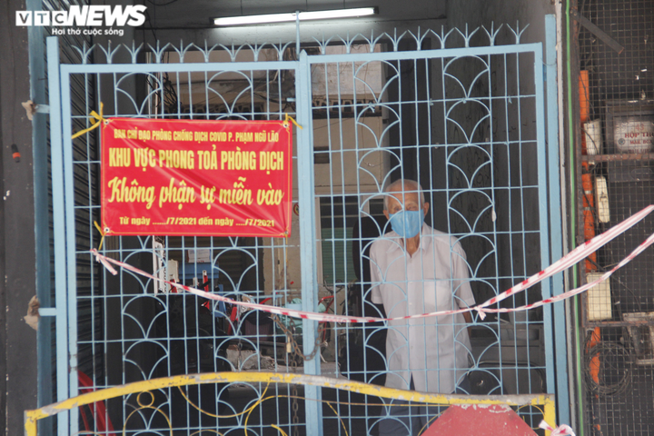 TP.HCM: Người dân phố Bùi Viện cấm shipper và người lạ vào hẻm - 7