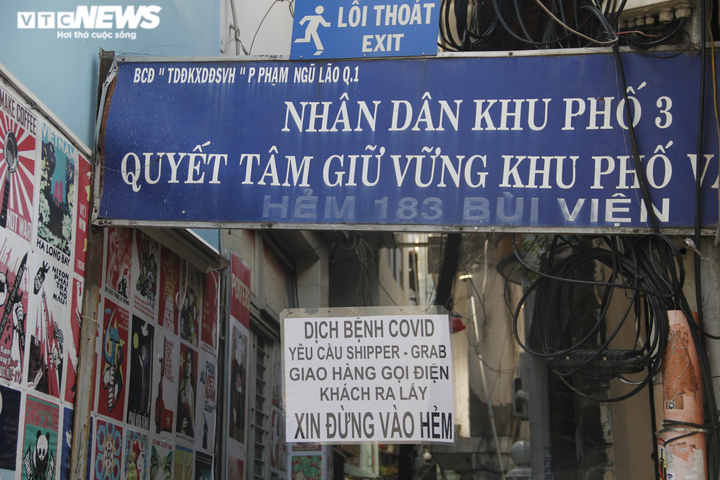 TP.HCM: Người dân phố Bùi Viện cấm shipper và người lạ vào hẻm - 2