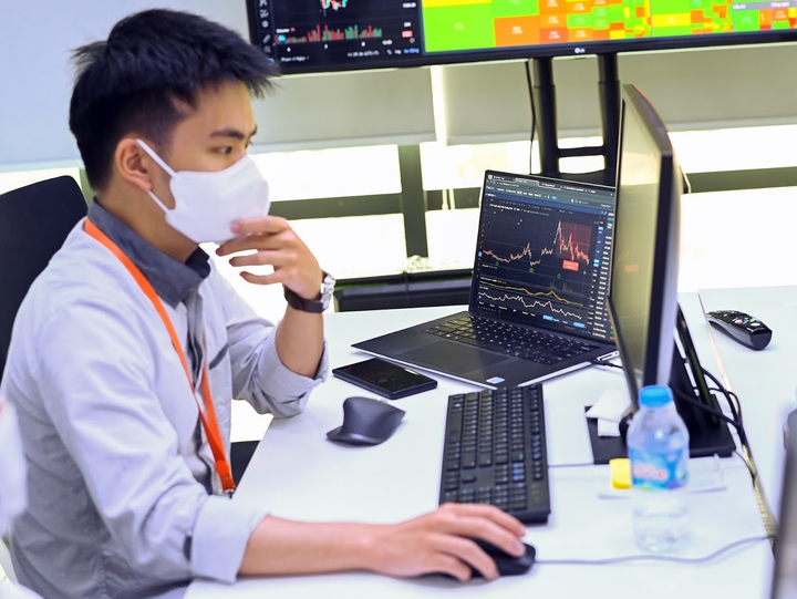 Nhiều công ty chứng khoán lãi đậm - 2