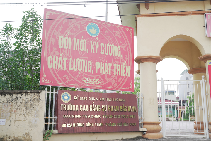 Ảnh: Phát hiện chùm 9 ca bệnh, Bắc Ninh quây tôn sắt lập chốt phong tỏa - 8