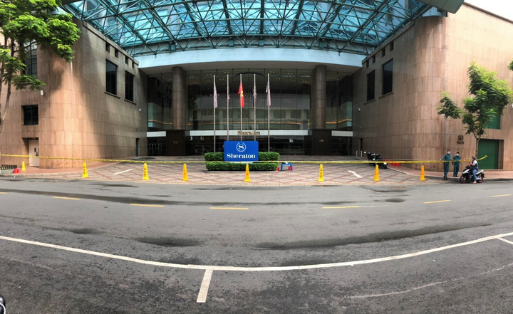 Khách sạn trăm tỷ được rao bán khắp nơi - 2