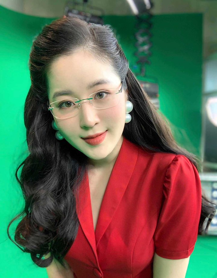 MC thời tiết từng gây sốt trong 'Người ấy là ai' giờ ra sao? - 3