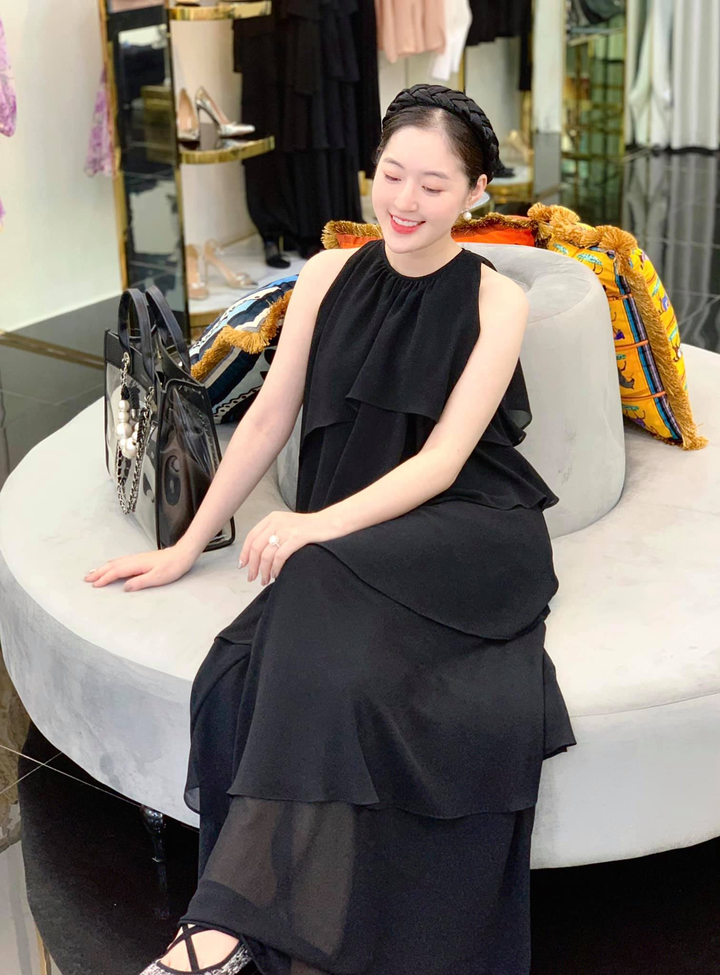 MC thời tiết từng gây sốt trong 'Người ấy là ai' giờ ra sao? - 17