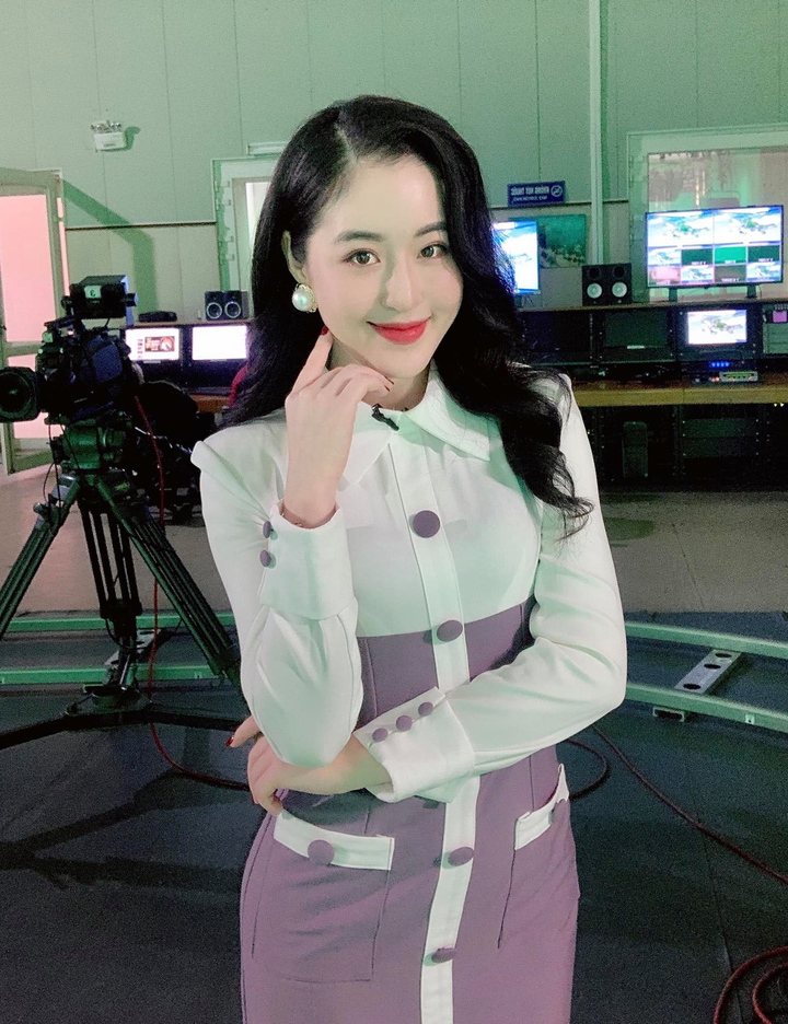 MC thời tiết từng gây sốt trong 'Người ấy là ai' giờ ra sao? - 8