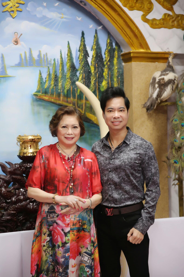 Những khoảnh khắc thấm tình mẫu tử của ca sĩ Ngọc Sơn và mẹ - 4