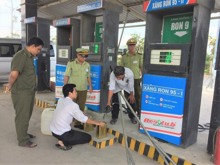 Nghệ An xử phạt nhiều doanh nghiệp xăng dầu - 1