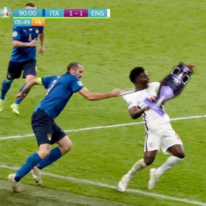 Italy vô địch EURO, ‘điểm nhấn’ gây cười nhất trận chính là hai nhân vật này - 4