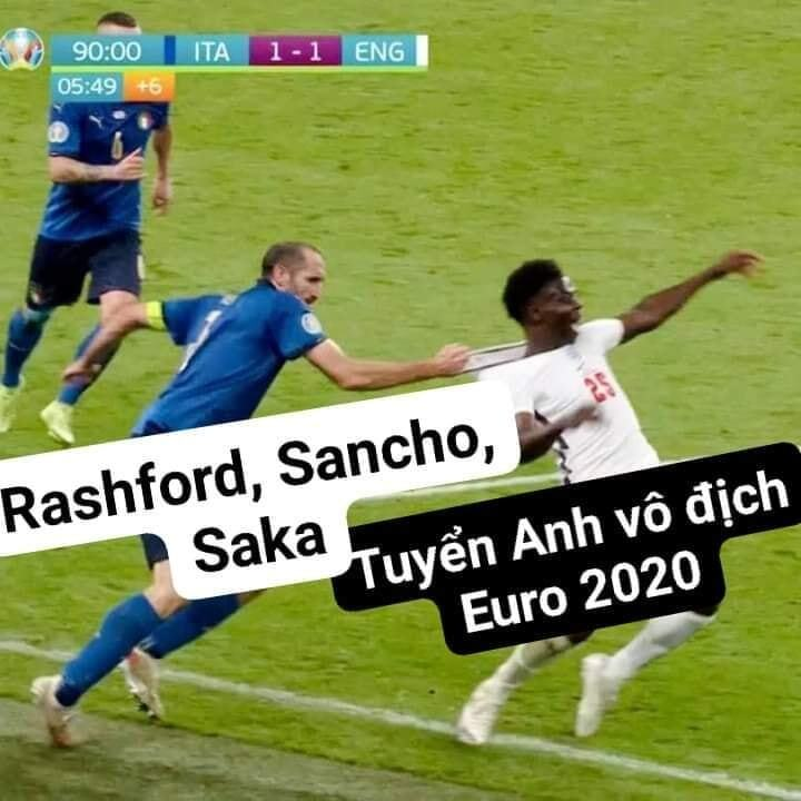 Italy vô địch EURO, ‘điểm nhấn’ gây cười nhất trận chính là hai nhân vật này - 8