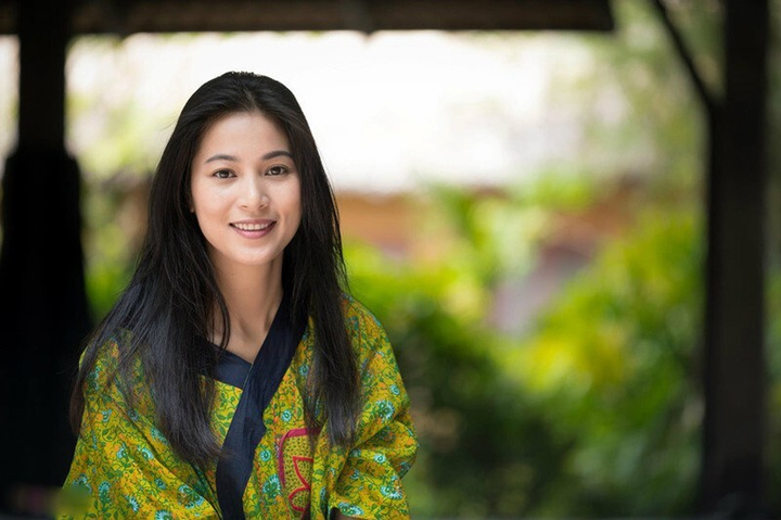 Người phụ nữ bên cạnh Johnny Trí Nguyễn lúc cao to vạm vỡ đến khi gầy gò kém sắc - 6