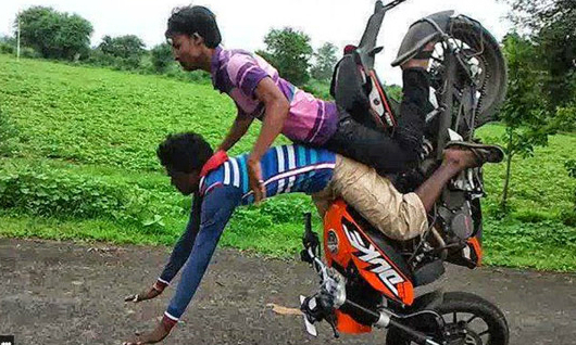 Khoảnh khắc '1 giây trước thảm họa' khiến dân tình vừa thót tim vừa phì cười - 7