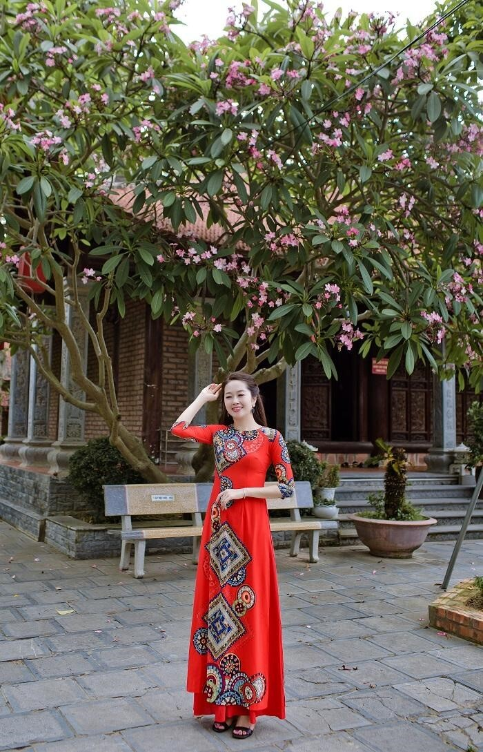 Áo dài Đỗ Tiến Vũ: Tôn vinh vẻ đẹp phụ nữ Việt - 3