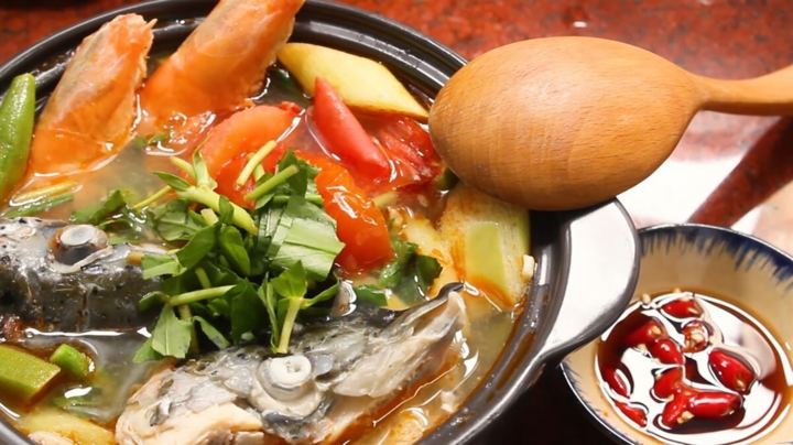 Cách nấu canh chua đầu cá hồi ngon ngọt, không tanh - 1