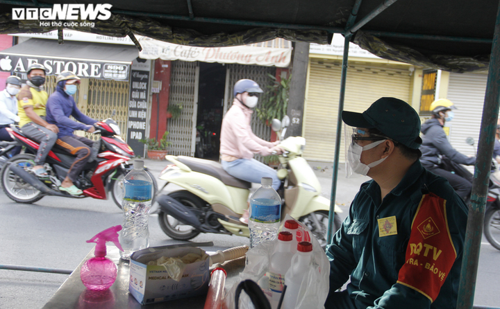 TP.HCM: Không kiểm tra giấy tờ, chốt kiểm soát ở quận Gò Vấp hết ùn tắc - 7