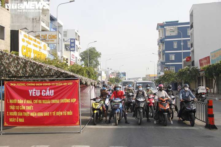 TP.HCM: Không kiểm tra giấy tờ, chốt kiểm soát ở quận Gò Vấp hết ùn tắc - 8