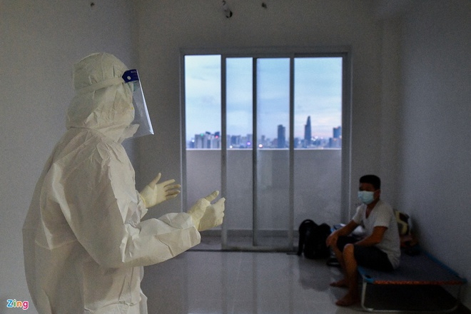 Thứ trưởng Bộ Y tế: 'Thí điểm cách ly F0 tại nhà ở TP.HCM' - 1