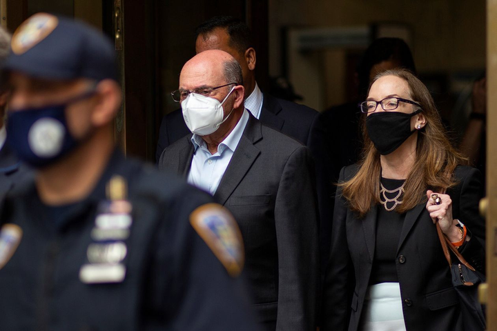 Giám đốc tài chính Tập đoàn Trump bị giáng chức sau cáo buộc hình sự - 1