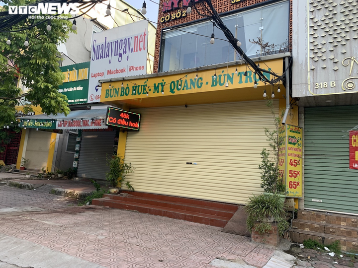 Phòng COVID-19, hàng quán ăn sáng ở Hà Nội nơi đóng cửa, nơi chỉ bán mang về - 14