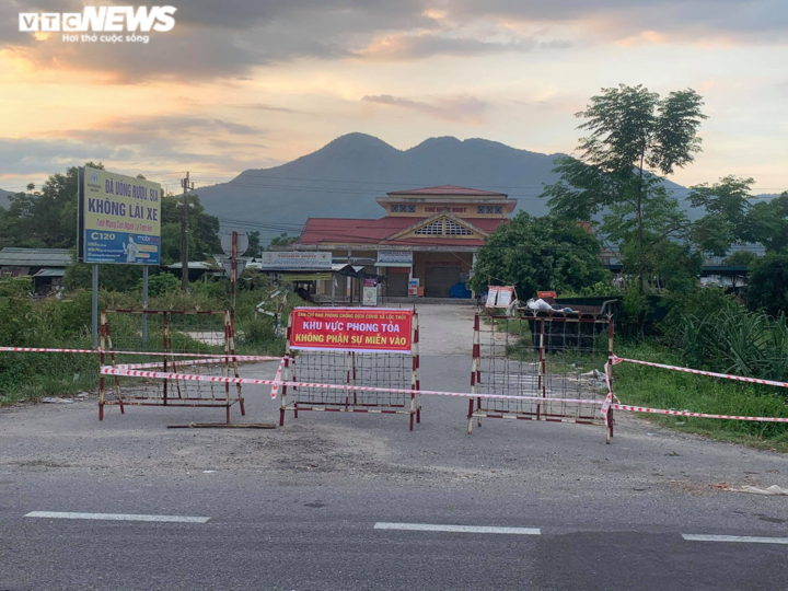 Người phụ nữ bán thịt nghi mắc COVID-19, Huế phong toả 5 thôn - 1