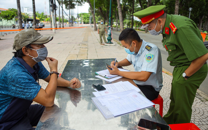 TP.HCM phạt người vi phạm Chỉ thị 16 gần 5 tỷ đồng - 1