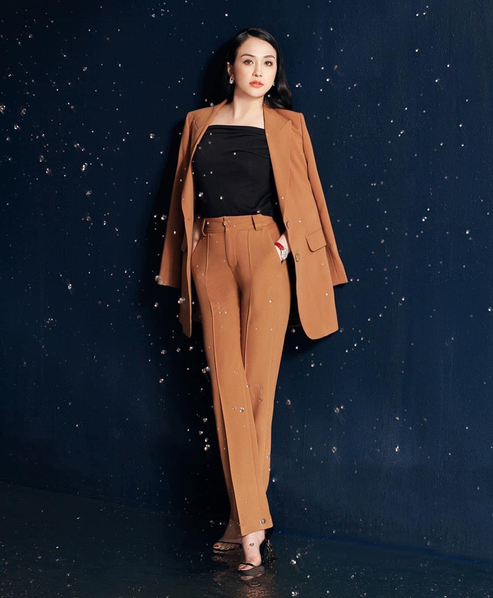 Vợ Tuấn Hưng tiết lộ tình hình tài chính của gia đình trong mùa dịch - 4