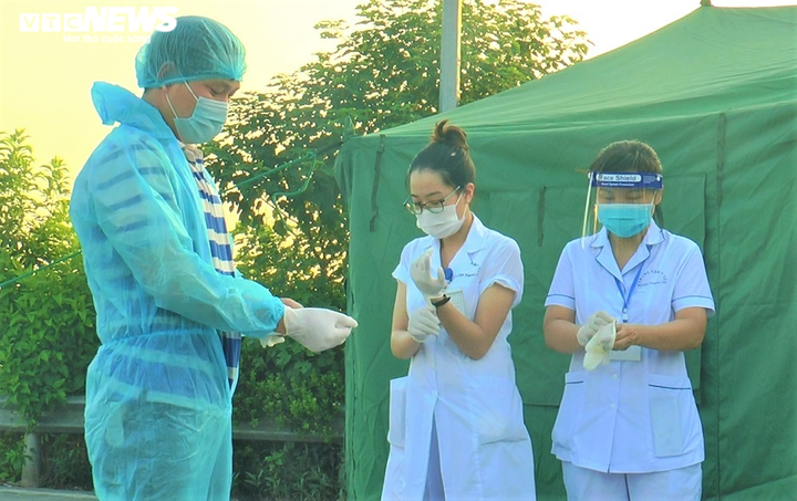 Ảnh: 22 chốt kiểm soát dịch tại các cửa ngõ Hà Nội trong ngày đầu hoạt động - 1