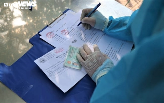 Ảnh: 22 chốt kiểm soát dịch tại các cửa ngõ Hà Nội trong ngày đầu hoạt động - 12