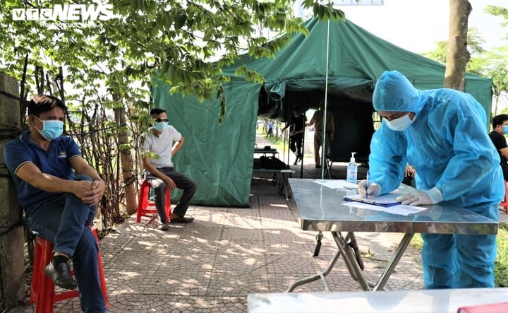 Ảnh: 22 chốt kiểm soát dịch tại các cửa ngõ Hà Nội trong ngày đầu hoạt động - 11