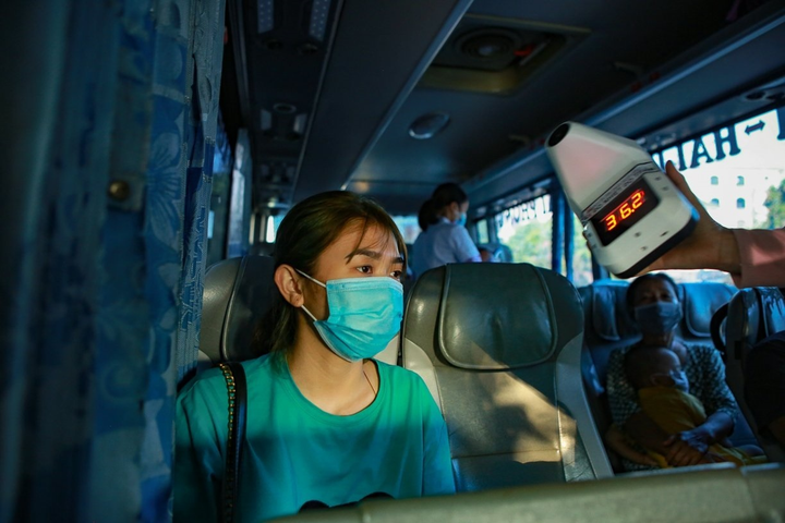 Hà Nội lập chốt kiểm soát, nhiều tài xế từ vùng dịch phải quay đầu - 10