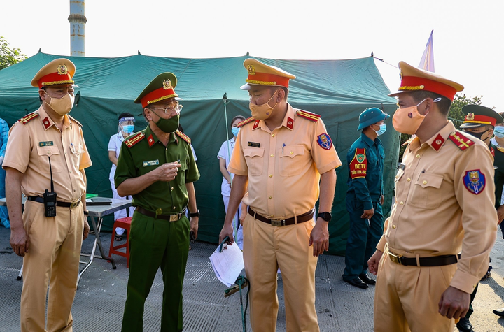 Hà Nội lập chốt kiểm soát, nhiều tài xế từ vùng dịch phải quay đầu - 15