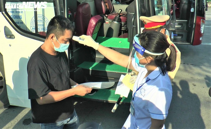 Ảnh: 22 chốt kiểm soát dịch tại các cửa ngõ Hà Nội trong ngày đầu hoạt động - 3