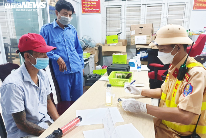 Tài xế 'phê' ma túy phóng xe container tốc độ cao, vượt chốt kiểm dịch ở Đà Nẵng - 1