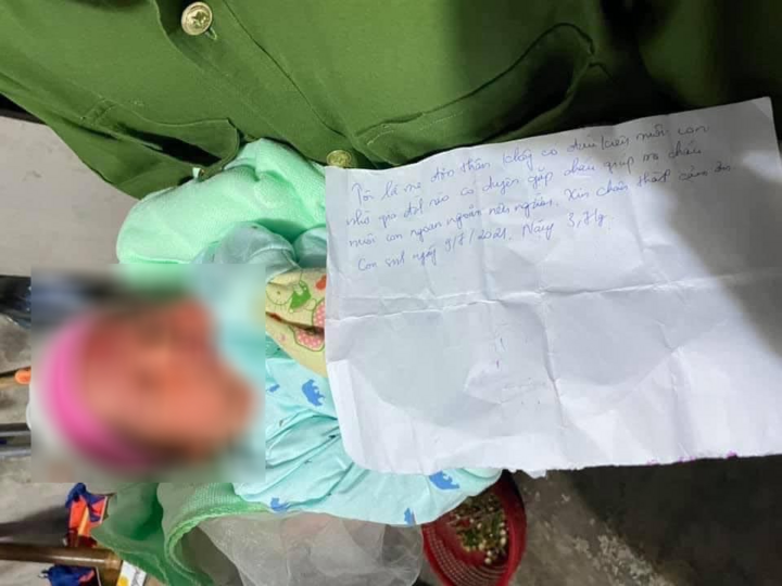 Bé trai sơ sinh bị bỏ rơi bên cánh đồng ở Hà Nội - 1