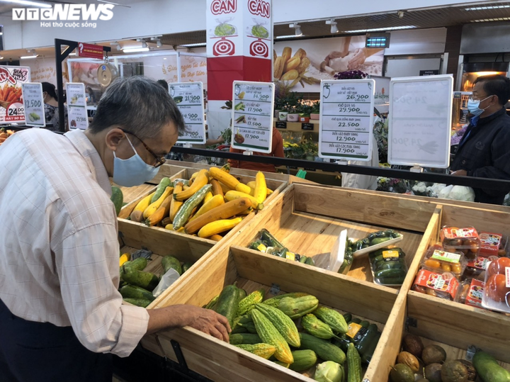 Người Sài Gòn lại đổ xô đi siêu thị, xếp hàng chờ thanh toán cả tiếng đồng hồ - 7