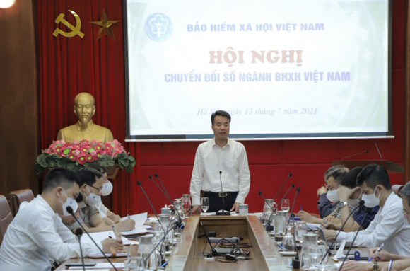 Triển khai công tác chuyển đổi số, lấy người dân làm trung tâm - 1