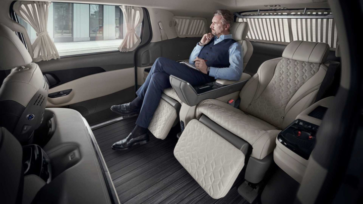 Kia Carnival 2021 có thêm phiên bản 4 chỗ - 3