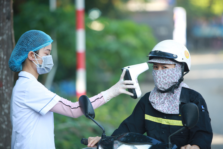 Hà Nội lập chốt kiểm soát, nhiều tài xế từ vùng dịch phải quay đầu - 11