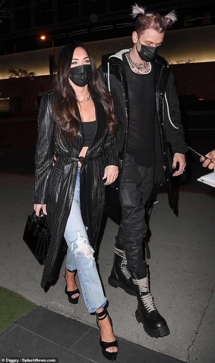 Megan Fox khoe vóc dáng hoàn hảo trên trường quay ở Hollywood - 7