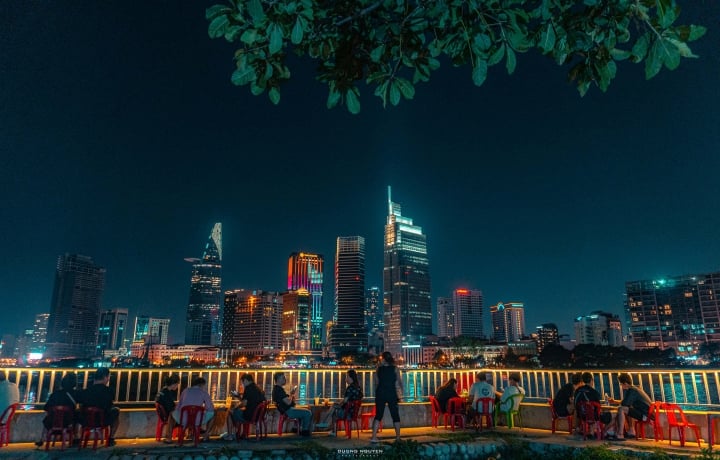  Thành phố ko khi nào ngủ: TP Sài Gòn về tối từng lung linh cho tới chết mệt hoặc như vậy - 7