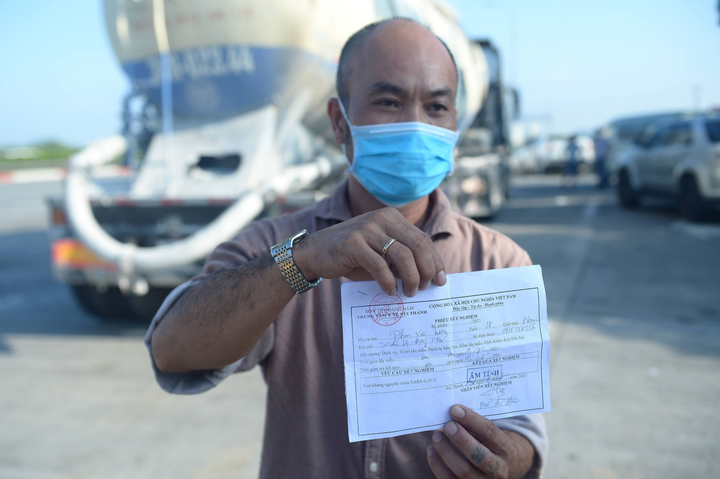 Hà Nội lập chốt kiểm soát, nhiều tài xế từ vùng dịch phải quay đầu - 3