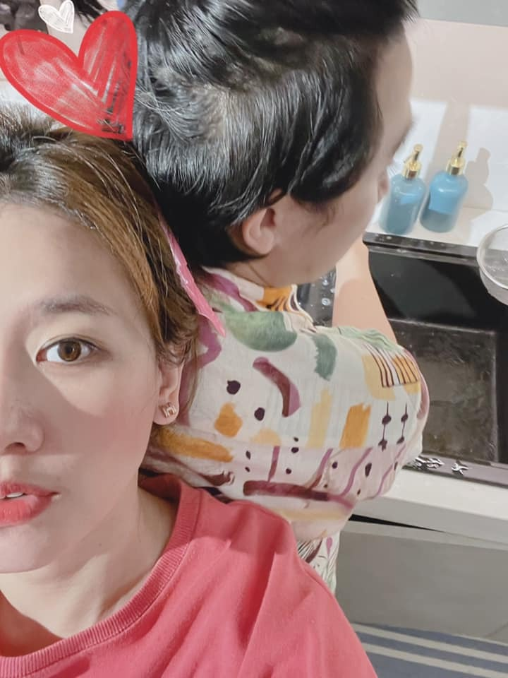 Sao Việt ở nhà mùa dịch: Hòa Minzy làm cả bánh mì chiều quý tử, Vy Oanh đi đẻ - 8