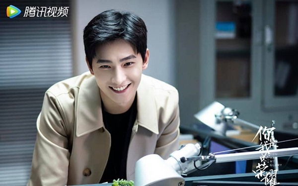 Địch Lệ Nhiệt Ba và Dương Dương khoe cảnh tình tứ khiến dân mạng 'phát cuồng' - 3