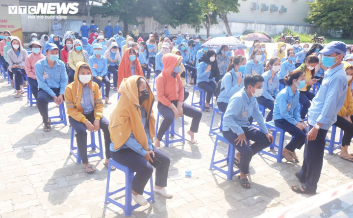 Thêm 17 công nhân Công ty TNHH điện tử Việt Hoa dương tính SARS-CoV-2 - 1