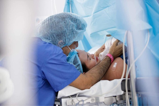 Sao Việt ở nhà mùa dịch: Hòa Minzy làm cả bánh mì chiều quý tử, Vy Oanh đi đẻ - 7