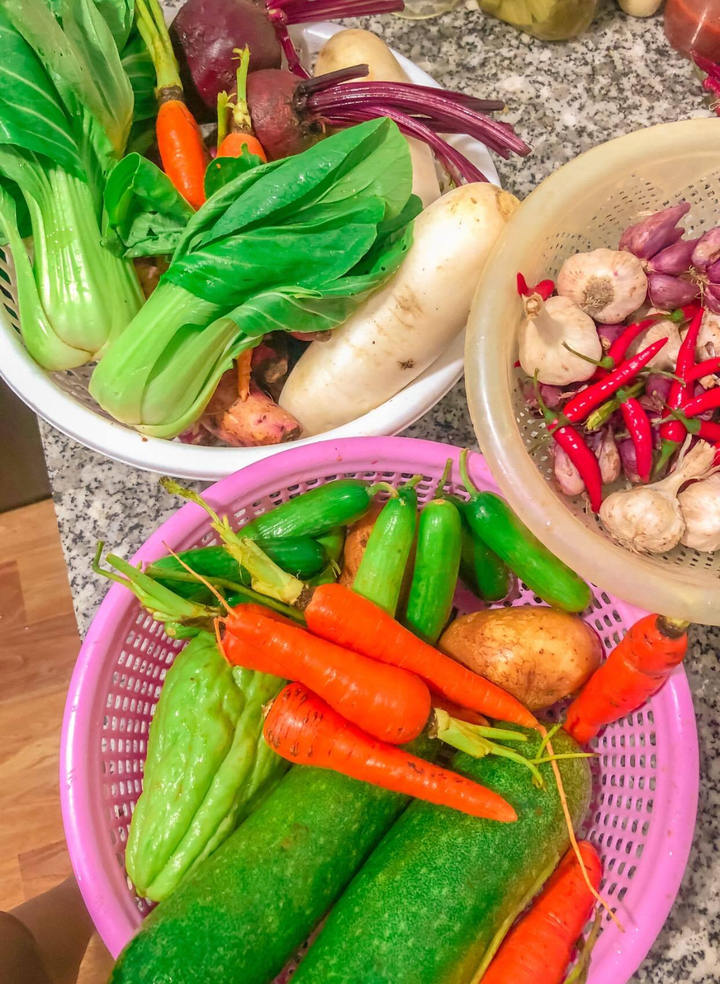 Chủ trọ mở chợ rau tại nhà, tất cả đều có giá 0 đồng mà vẫn 'lãi to' - 2