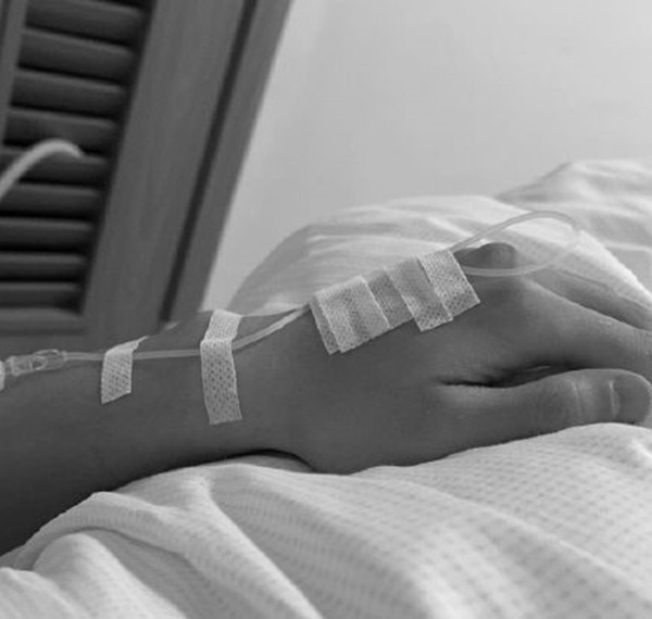 Bị fan cuồng quấy nhiễu, Trương Triết Hạn kiệt sức phải truyền dịch? - 2