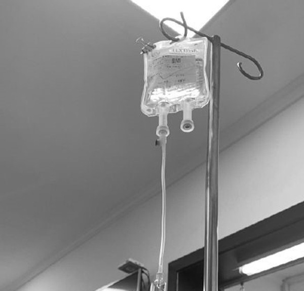 Bị fan cuồng quấy nhiễu, Trương Triết Hạn kiệt sức phải truyền dịch? - 3