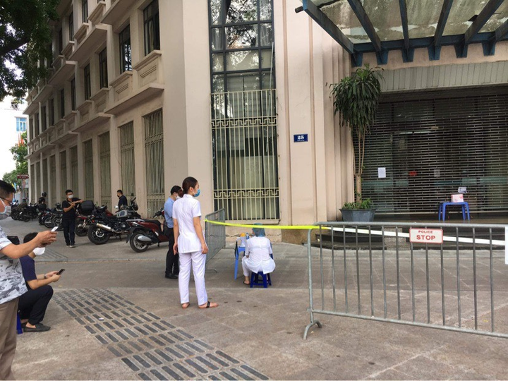 Cán bộ liên quan đến ca mắc COVID-19, trụ sở Bộ Công Thương tạm bị phong tỏa - 1