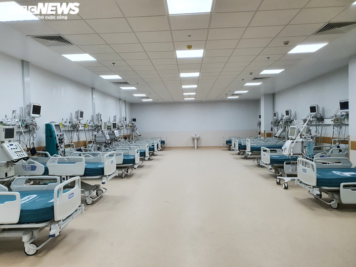 Ảnh: TP.HCM huy động bác sĩ giỏi, máy móc hiện đại nhất cho BV hồi sức COVID-19 - 8