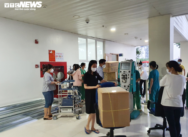 Ảnh: TP.HCM huy động bác sĩ giỏi, máy móc hiện đại nhất cho BV hồi sức COVID-19 - 3