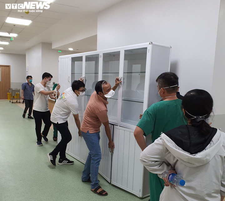 Ảnh: TP.HCM huy động bác sĩ giỏi, máy móc hiện đại nhất cho BV hồi sức COVID-19 - 4